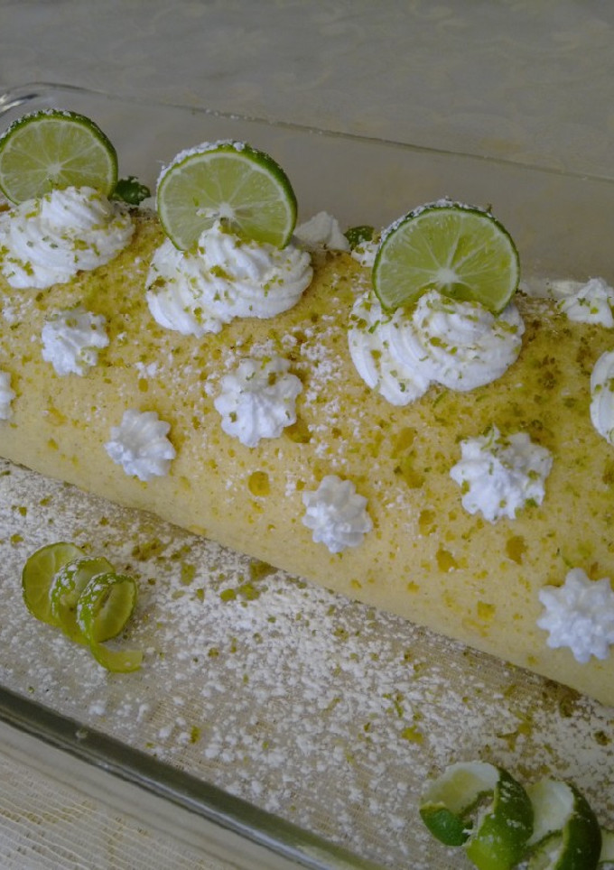 Una foto de Jelly roll de crema de limón