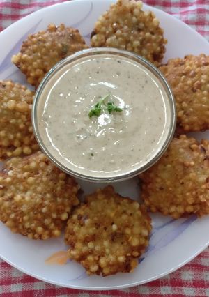 साबुदाणा वडा (sabudana vada recipe in marathi) रेसिपी चे मुख्य फोटो 