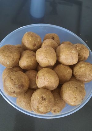 મગસ ના લાડુ (Magas Ladoo Recipe In Gujarati) રેસીપી મુખ્ય ફોટો