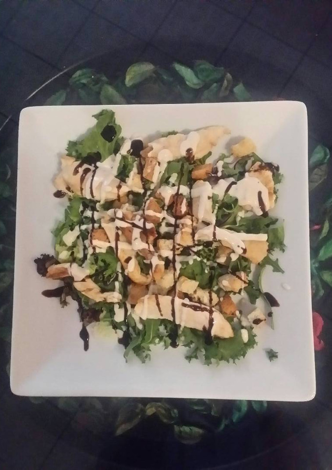 Una foto de Ensalada de pollo con miel mostaza