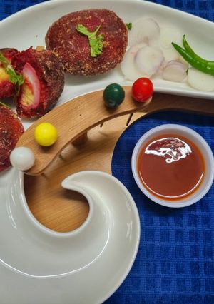 A picture of Beetroot Egg Chop.