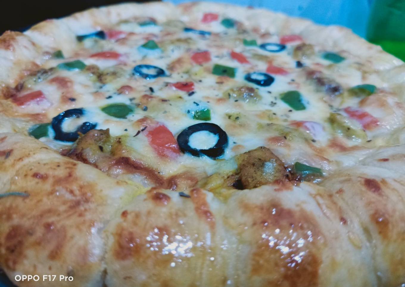 Corners Cheese filled pizza