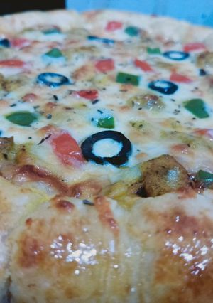 A picture of Corners Cheese filled pizza.