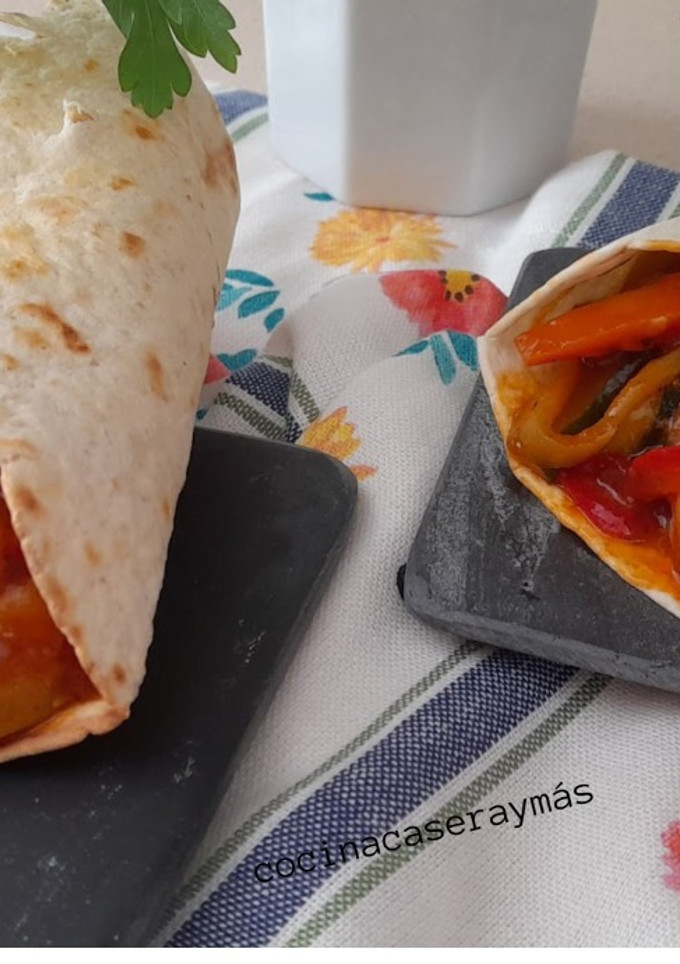 Una foto de Fajitas de pollo y champiñones