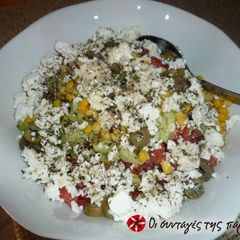 A picture of Salad with rusks.