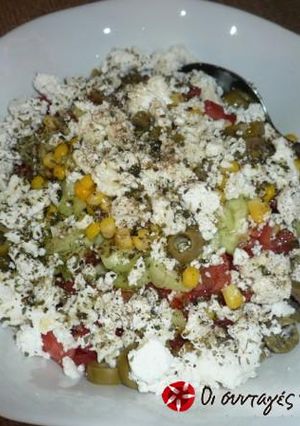 A picture of Salad with rusks.
