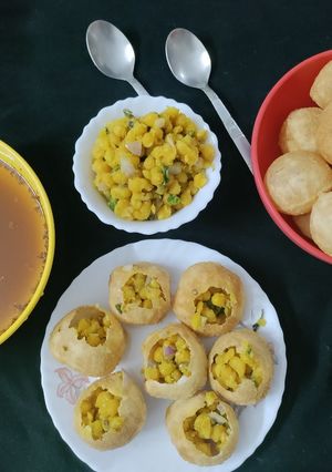 A picture of Panipuri chat.