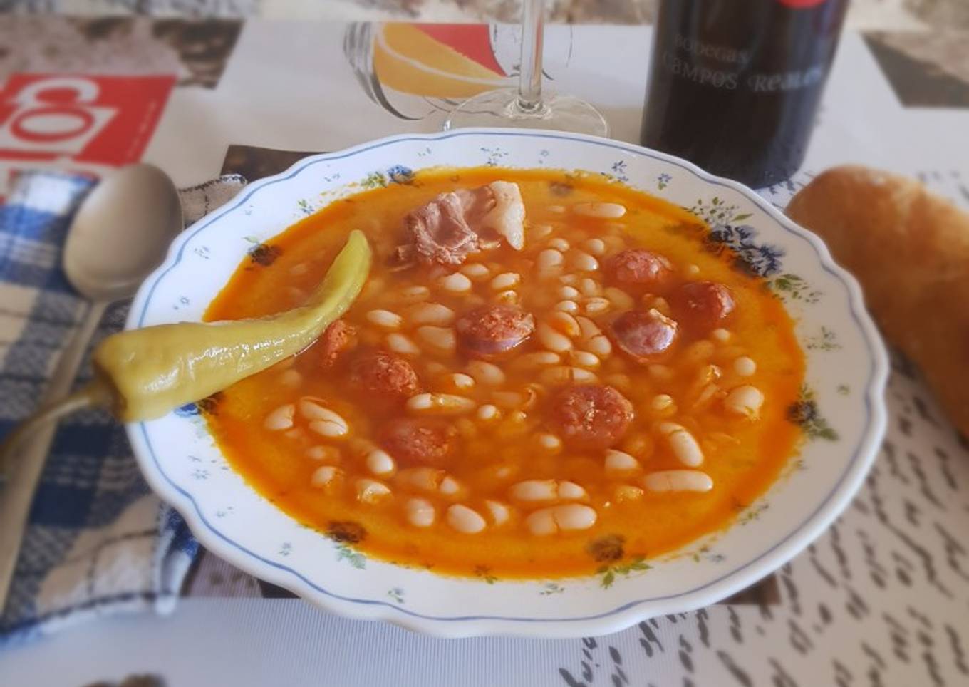 Fabada con chorizo y oreja