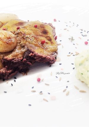 Foto di Stracotto di manzo con cipolline Borettane e purè di patate prezzemolate