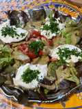 Salade feuille de chêne aux tomates, mozzarella et persil