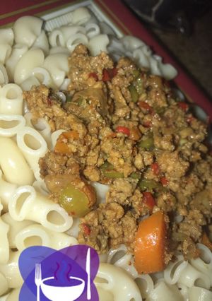 A picture of Macaroni and mincemeat.