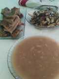 Víbora de cascabel y frijoles en agua y sal