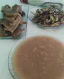 Víbora de cascabel y frijoles en agua y sal