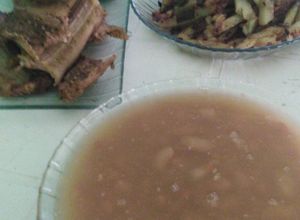 Una foto de Víbora de cascabel y frijoles en agua y sal