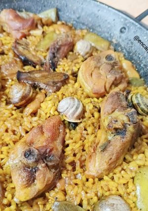 Foto principal de Paella valenciana con caracoles y romero