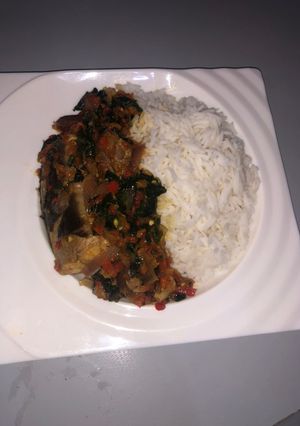 Farar shinkafa da miyar kifi ainihin hoton girkin