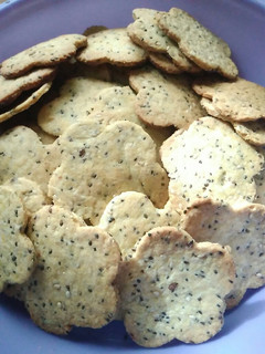 Una foto de Galletitas crackers de polenta 🌽