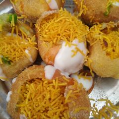 A picture of Sev puri.