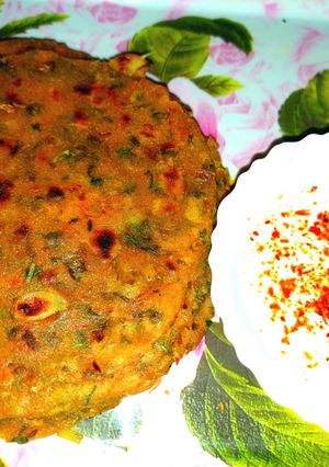 A picture of Green Garlic Paratha.