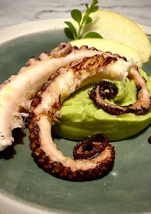 Foto di Polpo su purea di avocado e mela