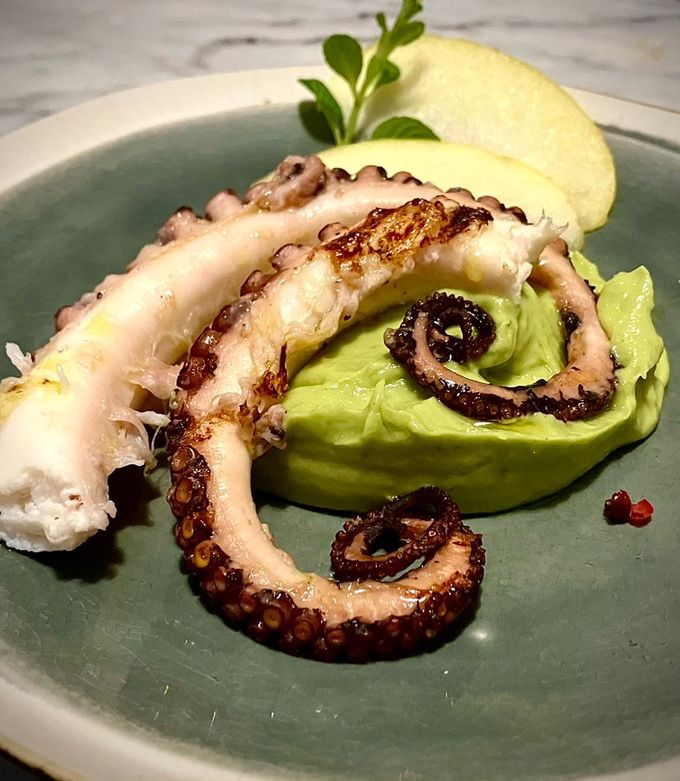 Foto di Polpo su purea di avocado e mela
