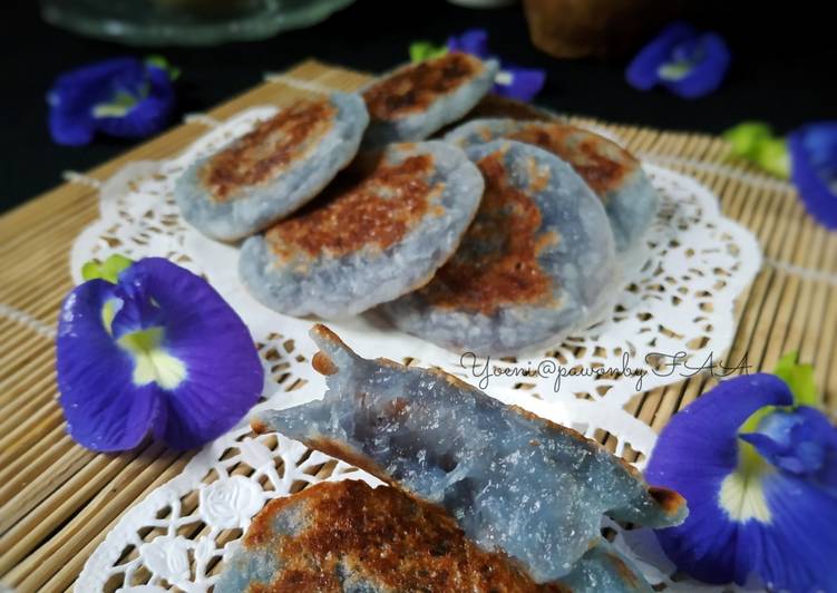 Cara Gampang Menyiapkan Wingko Panggang Blue Pea (bunga telang) yang Sempurna