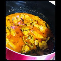 Tomato capsicum grilled chicken gravy A picture of Tomato capsicum grilled chicken gravy.