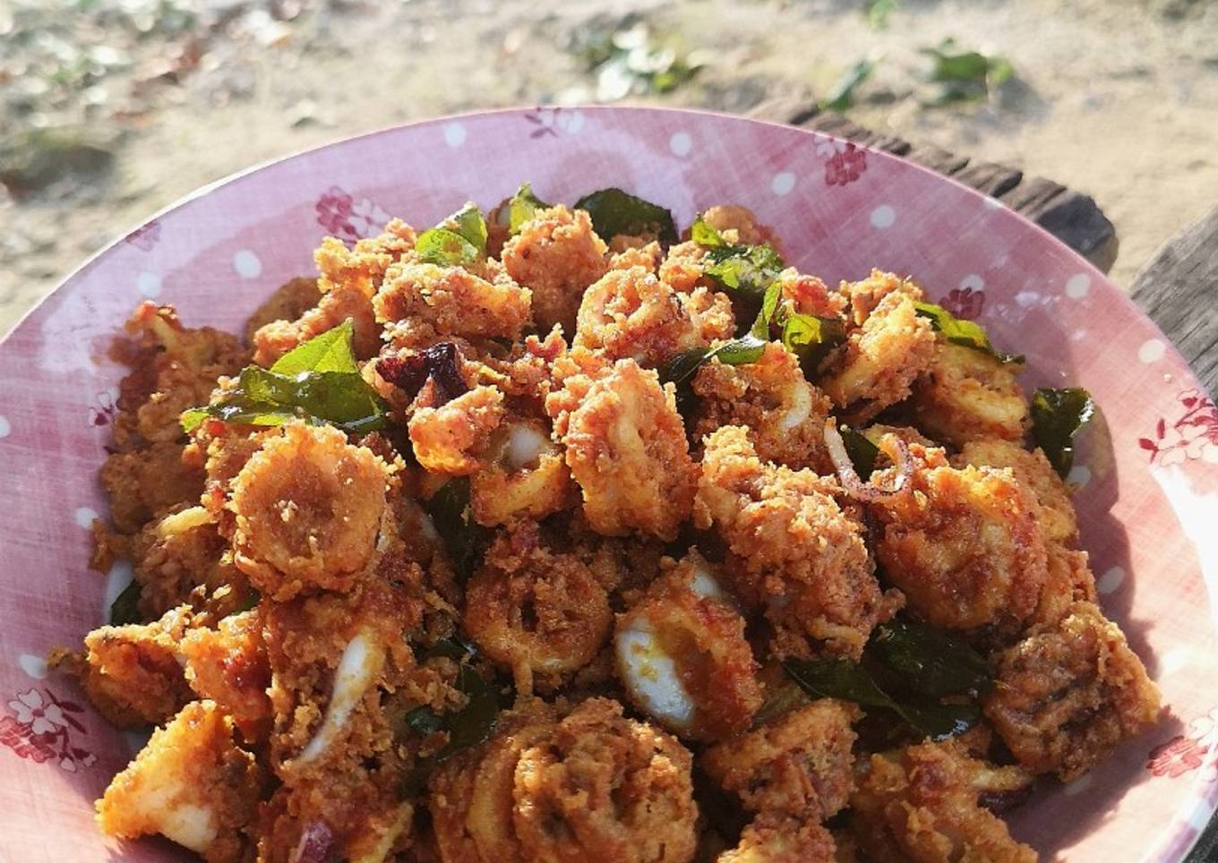 Cumi goreng di dalamnya