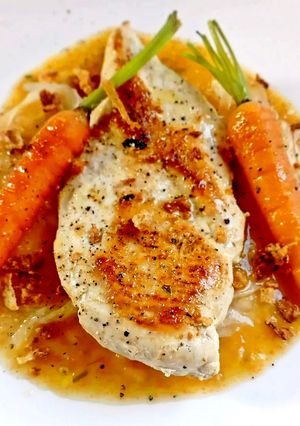 Foto di Filetto di Pollo Grigliato su Crema di Patate e Zenzero con Carote al Vapore