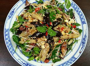 Hình của món Gỏi trám đen chân vịt rút xương.