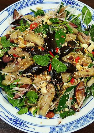 Hình của món Gỏi trám đen chân vịt rút xương.