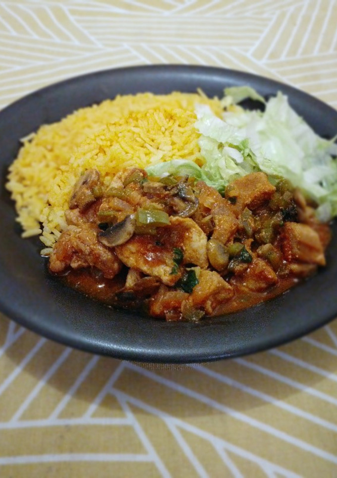 Una foto de Cerdo 🐷 en salsa de Pimiento rojo