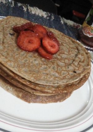 Una foto de Panquecas de vainilla y fresas🍓