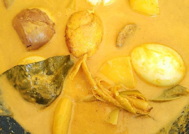 Gulai telur kentang jengkol