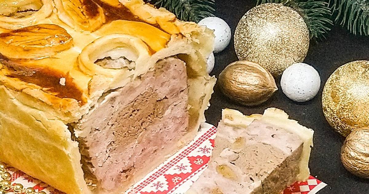 Пирог ответ. Французский мясной пирог pate en croute. Пасхальный пирог с мясом. Новогодний мясной пирог. Французский пирог паштет.