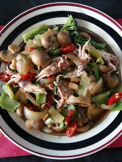 Foto resep Tumis simpel: brokoli cumi jamur