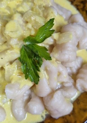 Una foto de Ñoquis de papa con salsa 4 quesos