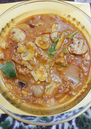 मशरुम दो प्याज़ा(Mushroom do pyaza recipe in Hindi) रेसिपी मुख्य फोटो