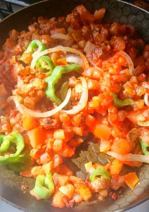 Una foto de Papas con chorizo a la mexicana