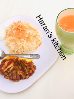 A picture of Carrot rice with shredded chicken sauce.
