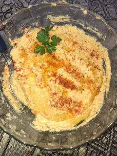 Una foto de Hummus (puré de garbanzos)
