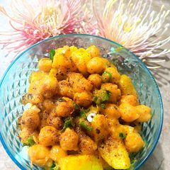 A picture of Besan chana chaat.