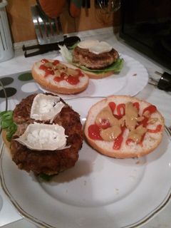 Una foto de Hamburguesa de carne con queso de cabra