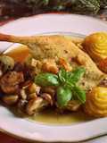 Entenschenkel mit Dattel-Soße und Rotwein-Champignons