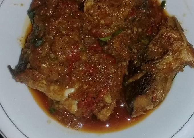 Resep Ikan Mas Balado Asli Enak Oleh Nurull Byeck Setiawan Cookpad