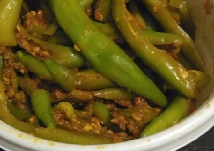 Green chilli pickle