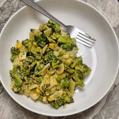 A picture of White sauce broccoli.