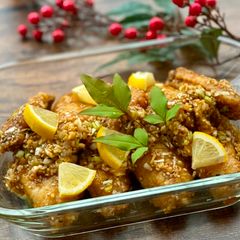 A picture of Fried Chicken Wings in Sweet Chili Soy Sauce.