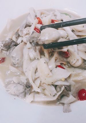 Hình của món Nấm bào ngư xào hàu sữa.