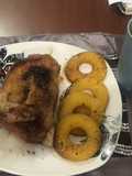 Costilla con piña asada a la piedra